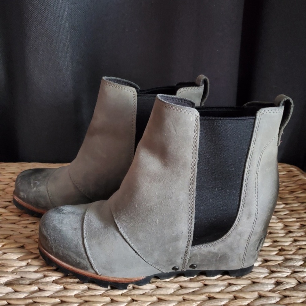 Sorel Lea leather wedge ankle boot booties gray factory distressed round toe